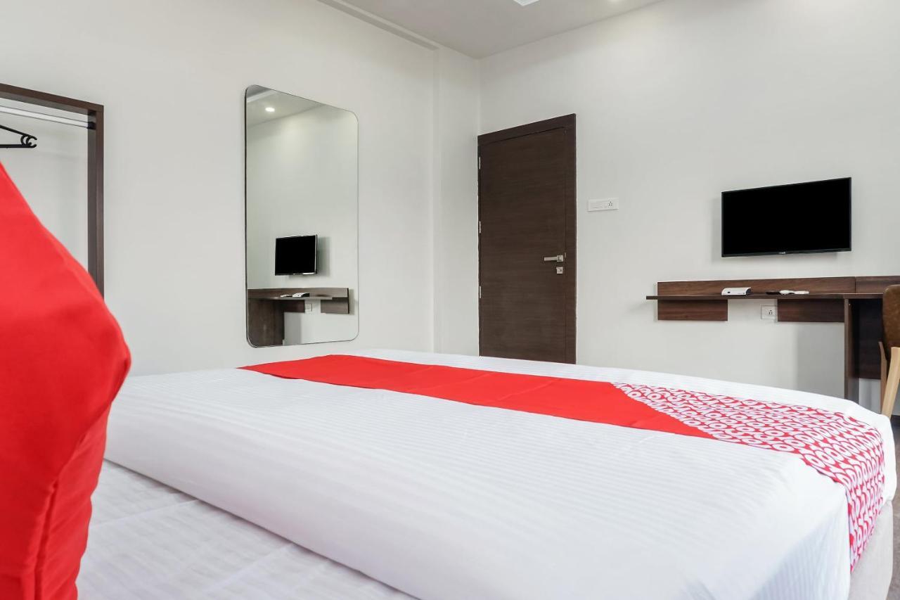 Oyo 16832 Hotel I Suite 2 Mangvadi ภายนอก รูปภาพ